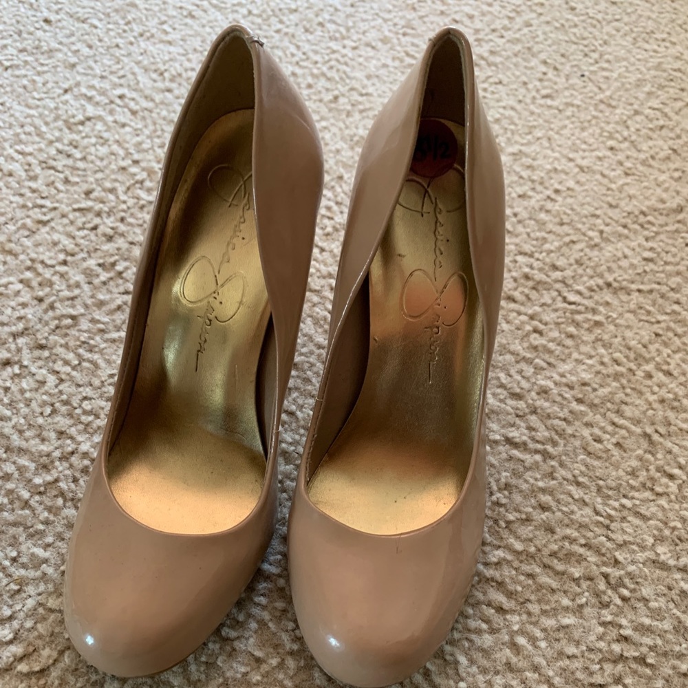 Jessica Simpson tan 4inch heel sexy pumps.